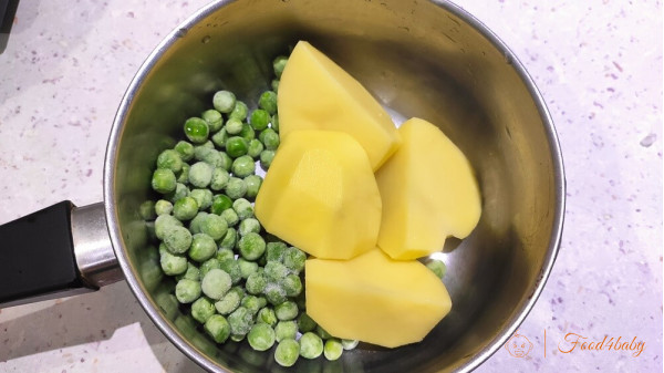 Овочеве пюре з картоплі та зеленого горошку для дітей до року та після року