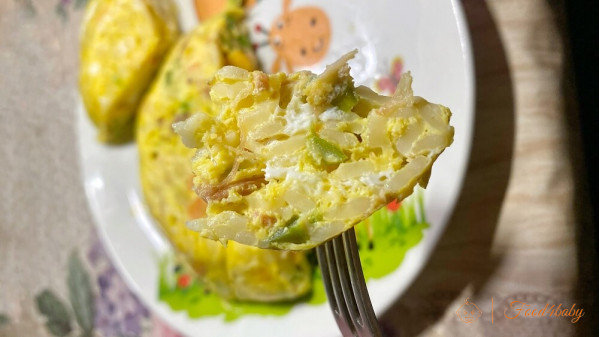 Рецепт парового омлету з овочами та макаронами.