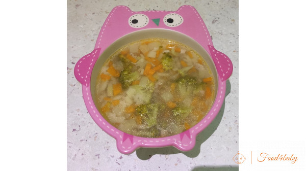 Питательный суп с овощами, макаронами и мясом