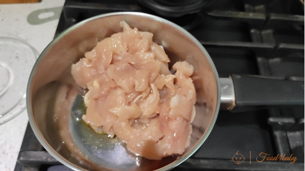 М'ясо в сметанно-томатній підливі