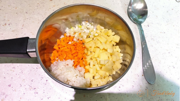 Рисовый суп с рыбными фрикадельками