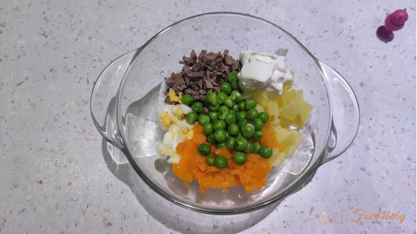 Рецепт дитячого овочевого салату з курячими сердечками, дитяче олів'є