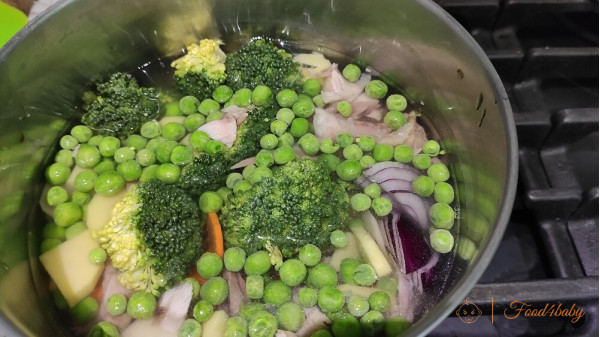 Суп-пюре из зеленого горошка и брокколи