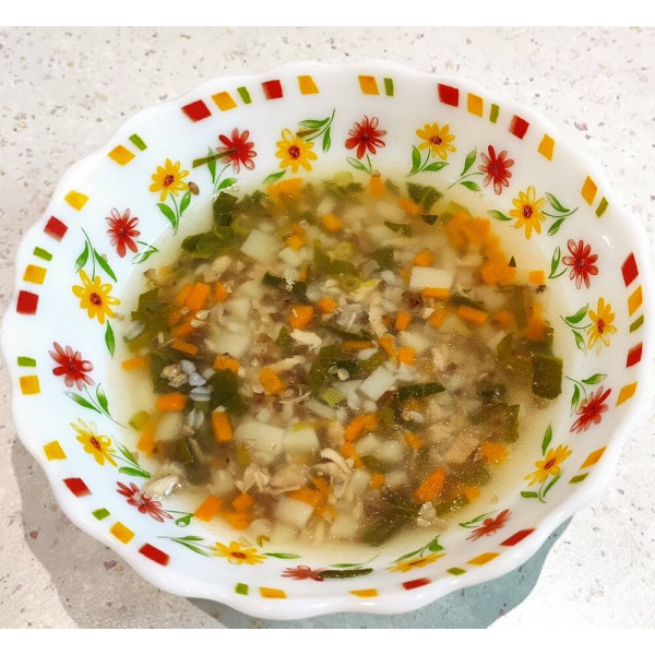 Гречневый суп со шпинатом и мясом кролика на общий стол