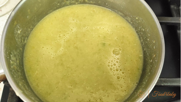 Суп-пюре из цветной капустой и зеленым горошком
