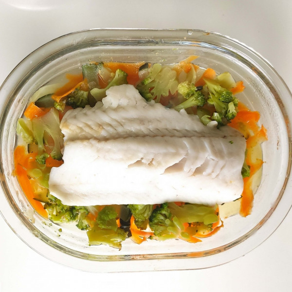 Рыба, тушенная с овощами